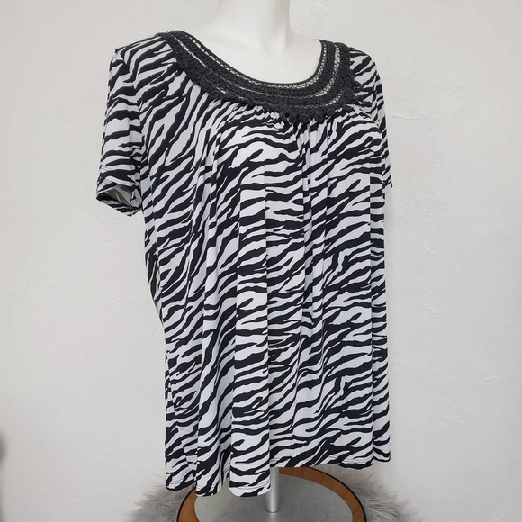 AMERICAN CITY WEAR | Zebra Print Crochet Neck 3X - Picture 6 of 7